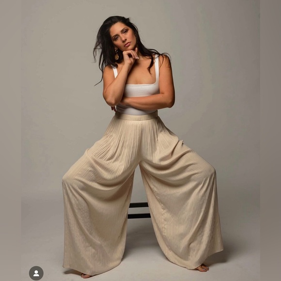 Meet your Posher, Megan - Picture 1 of 1